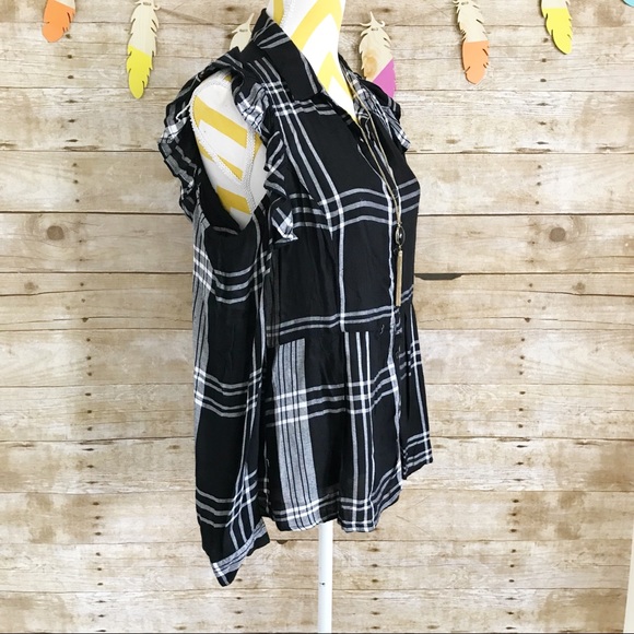 Checkered cold shoulder tunic blouse - Picture 3 of 4